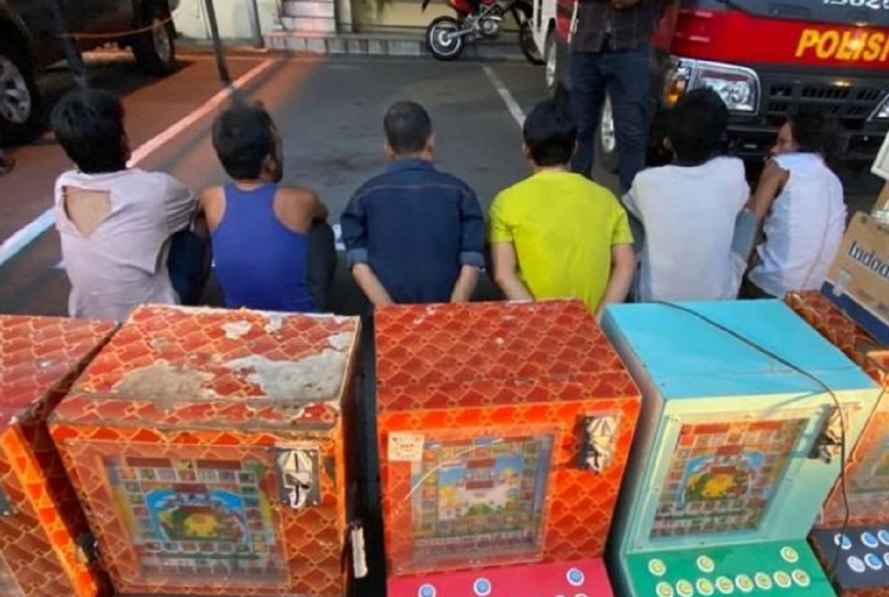 Polisi Tangkap 6 Pengedar dan Mesin Judi di Medan - GenPI.co SUMUT