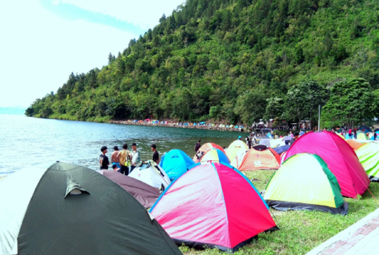 Ratusan Orang Ikut Festival 1.000 Tenda Kaldera Toba - GenPI.co SUMUT