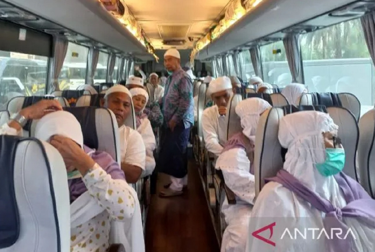 393 Jemaah Haji Asal Sumut Berangkat ke Madinah - GenPI.co SUMUT