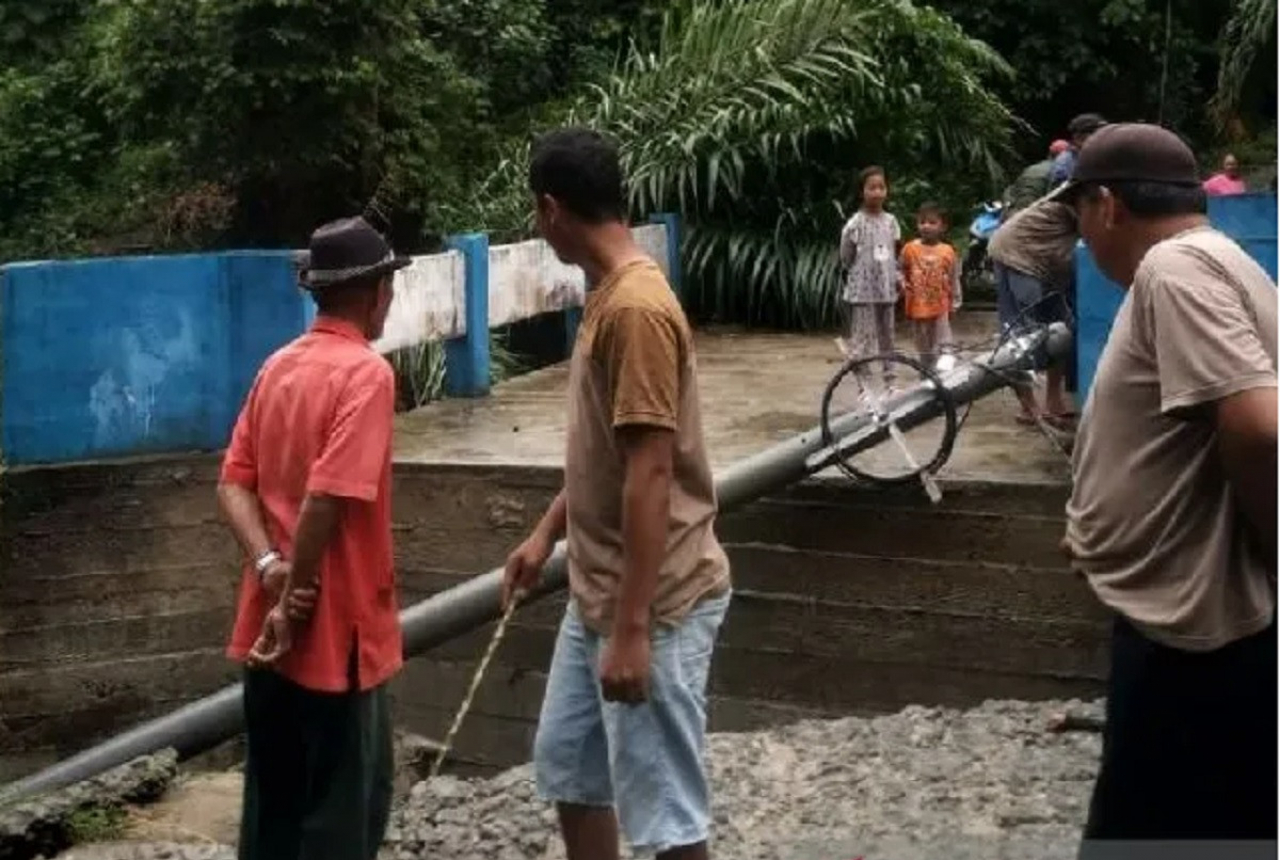 Longsor, Jembatan Penghubung 2 Kecamatan di Sumut Putus - GenPI.co SUMUT