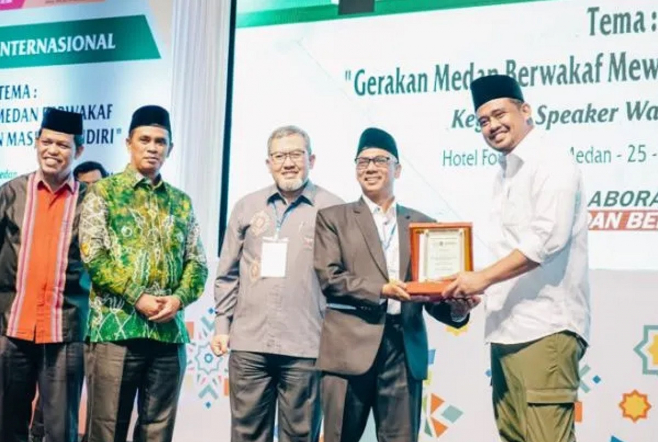 Bobby Nasution Dinobatkan Jadi Tokoh Peduli Wakaf - GenPI.co SUMUT