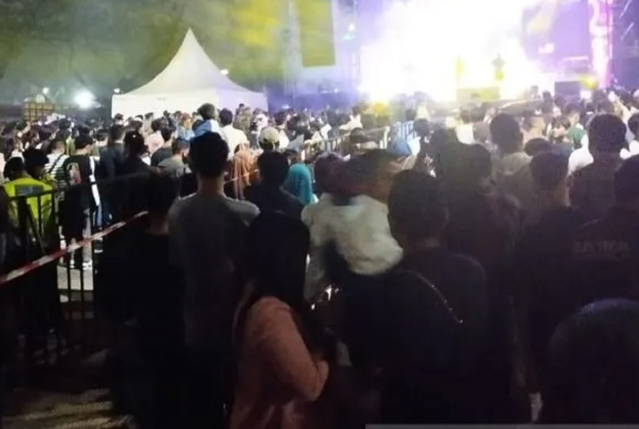Pesta Kembang Api Warnai Malam Tahun Baru di Medan - GenPI.co SUMUT