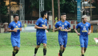 Jumpa Persib Bandung, Javier Roca Optimistis Arema FC Raih 3 Poin - GenPI.co