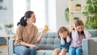 3 Cara Memperbaiki Hubungan Orang Tua dengan Anak Setelah Terjadi Konflik - GenPI.co