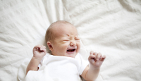 Bayi Rewel dan Terus Menangis, Segera Tenangkan dengan 3 Cara - GenPI.co