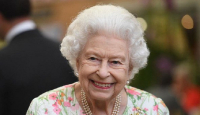 Ratu Elizabeth Meninggal, Pangeran Charles Hingga Harry Merapat - GenPI.co