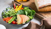 Diet Bisa Sukses dengan Makan Salad Sayur Ditambah 3 Bahan Alami - GenPI.co