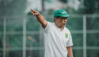 Dihajar RANS Nusantara FC, Pelatih Persebaya Aji Santoso Kecewa Berat - GenPI.co
