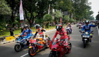 Fans Indonesia Panjat Pohon Tonton Parade MotoGP, Ducati Takjub - GenPI.co