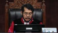 Feri Amsari Minta Ketua MK Mundur Setelah Nikahi Adik Jokowi - GenPI.co