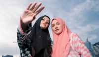 Lebaran Tampil Mewah dengan Hijab Bertabur Berlian Swarovski - GenPI.co