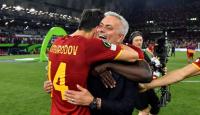 AS Roma Juara UEFA Conference League, Mourinho Ukir Rekor Gila - GenPI.co