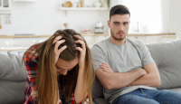 7 Tanda Pasangan Melakukan Pelecehan Verbal dalam Hubungan - GenPI.co