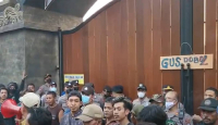 Penutupan Padepokan Gus Samsudin Jadi Runyam, Warga Dibuat Geram - GenPI.co