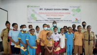 TSE Group Berikan Beasiswa untuk Pelajar Papua - GenPI.co