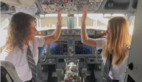 Ibu dan Anak Mengemudikan Pesawat, Jadi Viral di Media Sosial - GenPI.co