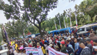 Ribuan Massa Protes di Balaikota DKI, Minta PT BMKU Dibongkar - GenPI.co