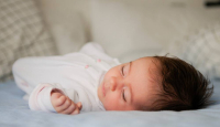 Bayi Lebih Baik Tidur di Ruangan Terang atau Gelap? Ini Penjelasannya - GenPI.co