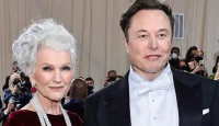 Kunjungi Elon Musk, Sang Ibu terpaksa Tidur di Garasi - GenPI.co