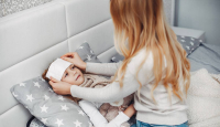5 Cara Pengobatan Demam pada Anak di Rumah - GenPI.co