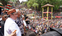 Airlangga dan Ganjar Pranowo Sebar Kue Apem di Perayaan Saparan - GenPI.co