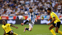 Seusai Piala Dunia 2022, PSG dan Barcelona Perang Demi Lionel Messi - GenPI.co