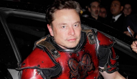 Orang Kaya mah Bebas! Kostum Halloween Elon Musk Harganya Bikin Lemas - GenPI.co