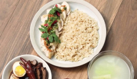 Resep Nasi Ayam Hainan Pakai Rice Cooker, Anak & Suami Pasti Suka! - GenPI.co