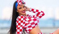 Tampil Terbuka di Laga Kroasia vs Brasil, Ivana Knoll Digiring Petugas - GenPI.co