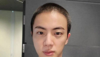 Jelang Wamil, Jin BTS Unggah Selfie dengan Rambut Baru - GenPI.co