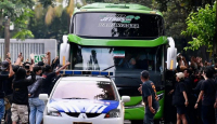 Fans Timnas Indonesia Serang Bus Thailand, Madam Pang Panik - GenPI.co