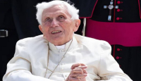 Umat Katolik Sedunia Berduka, Paus Emeritus Benediktus XVI Meninggal Dunia - GenPI.co