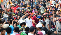 Gaya Santai Jokowi Bersepeda di Kawasan CFD, Lihat Siapa disekelilingnya - GenPI.co