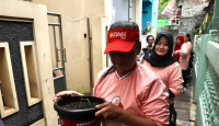 Ajari Warga Bertanam, Mak Ganjar Bagi 500 Pohon Cabai di Jakarta Pusat - GenPI.co