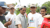 Warga Subang Bahagia, Komunitas Nelayan Pesisir Bagi Oli Gratis - GenPI.co