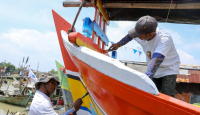Pelaut Semringah, Komunitas Nelayan Dukung Ganjar Bantu Renovasi Perahu - GenPI.co