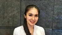 Suami Ditahan Karena Korupsi, Sandra Dewi Belum Bisa Jenguk - GenPI.co