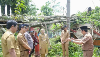 155 Rumah Rusak Akibat Angin Puting Beliung Menerjang Purwakarta - GenPI.co