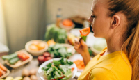 Menurut Penelitian, Vegan Konsumsi Lebih Banyak Makanan Ultra Olahan - GenPI.co
