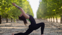 5 Pose Yoga untuk Meningkatkan Kelenturan Tubuh - GenPI.co