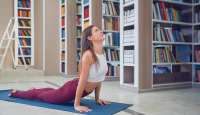 Tips Meredakan Sakit Pinggang, Lakukan Saja 4 Gerakan Yoga ini - GenPI.co