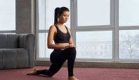 4 Gerakan Yoga Bikin Tidur Lebih Nyenyak, Simak Caranya - GenPI.co