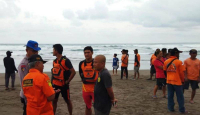 Remaja Terseret Ombak Pantai Cikembulan Pangandaran, 2 Tewas - GenPI.co