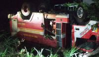 Kecelakaan di Lombok Timur, Sebuah Mobil Damkar Terguling - GenPI.co