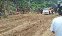 Akses Jalan Lintas Barat Sumatera Terputus Akibat Banjir Bandang di Lampung - GenPI.co