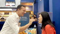 Heboh Nicholas Saputra Suapi Nugget ke Fans Perempuan: I Love You! - GenPI.co