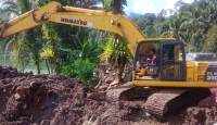 Jalan Tertimbun Material Longsor di Agam Berangsur Teratasi - GenPI.co