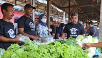 Deklarasi Dukungan bersama Pedagang, Gardu Ganjar Berbagi Sayuran di Pasar - GenPI.co