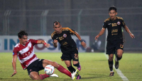 Pelatih Persija Jakarta Thomas Doll Kecewa saat Kalah Lawan Madura United - GenPI.co