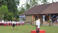 Meriahkan HUT ke-78 RI, Sukarelawan Bakti BUMN Upacara di Desa Penglipuran Bali - GenPI.co